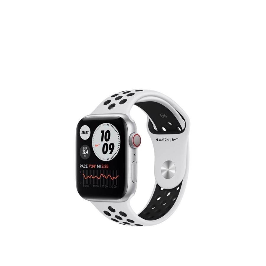 Apple Watch Nike Series 6 GPS 44mm Silver Aluminium Case med Pure Platinum/Black Nike Sport Band